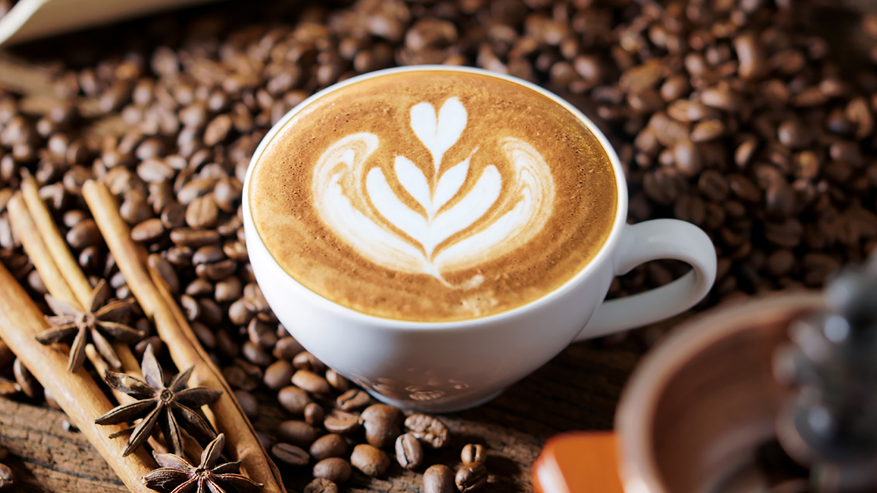 Kaffeetasse mit Latte Art Milchschaum